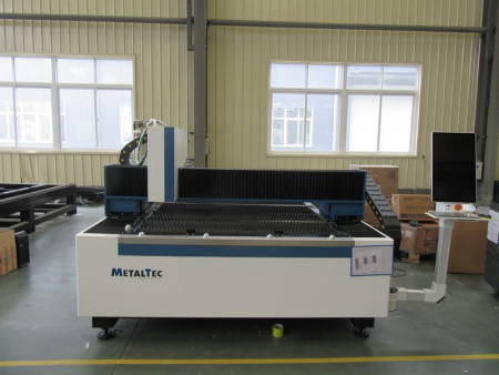 MetalTec 1530 S (1000W) оптоволоконный лазерный станок для резки металла