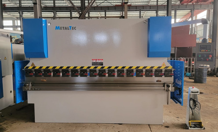 MetalTec HBM 125/3200M (Е22, ручная компенсация прогиба, инвертор заднего упора) листогибочный гидравлический пресс