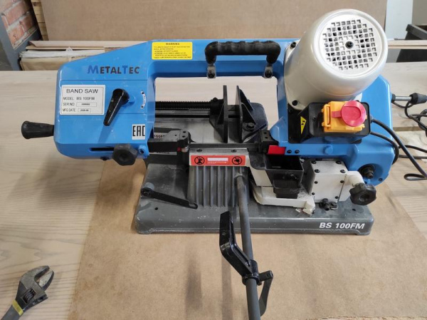 MetalTec BS 100 FM ручной ленточнопильный станок для резки металла