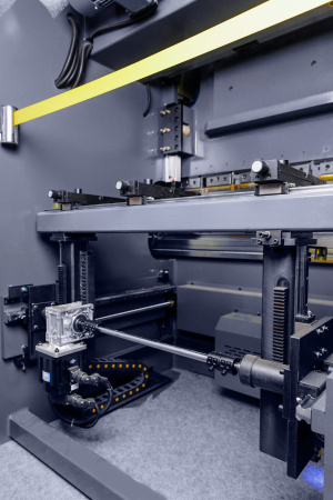 MetalTec HBC 50/1600 листогибочный гидравлический пресс с ЧПУ