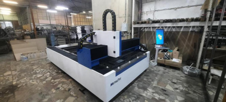 MetalTec 1530 S (1000W) оптоволоконный лазерный станок для резки металла
