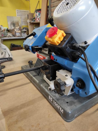 MetalTec BS 100 FM ручной ленточнопильный станок для резки металла