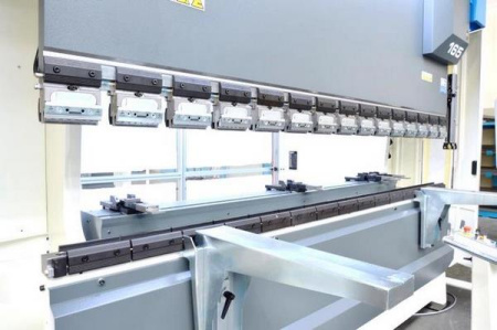 MetalTec HBM 100/3200М (Е22, ручная компенсация прогиба) листогибочный гидравлический пресс