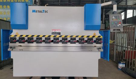 MetalTec HBM 40/2500 (Е22, инвертор заднего упора) листогибочный гидравлический пресс