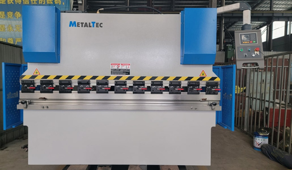 MetalTec HBM 40/2500 (Е22, инвертор заднего упора) листогибочный гидравлический пресс
